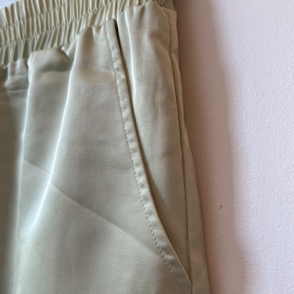 NWT S’edge Daisy Short in Lillypad Green - Picture 3 of 4